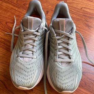 Saucony Endorphin Shift sneakers, Women’s 7.5, Sky Blue